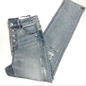 AMERICAN EAGLE Mom Jean Effortlessly Cool Distressed Denim Short